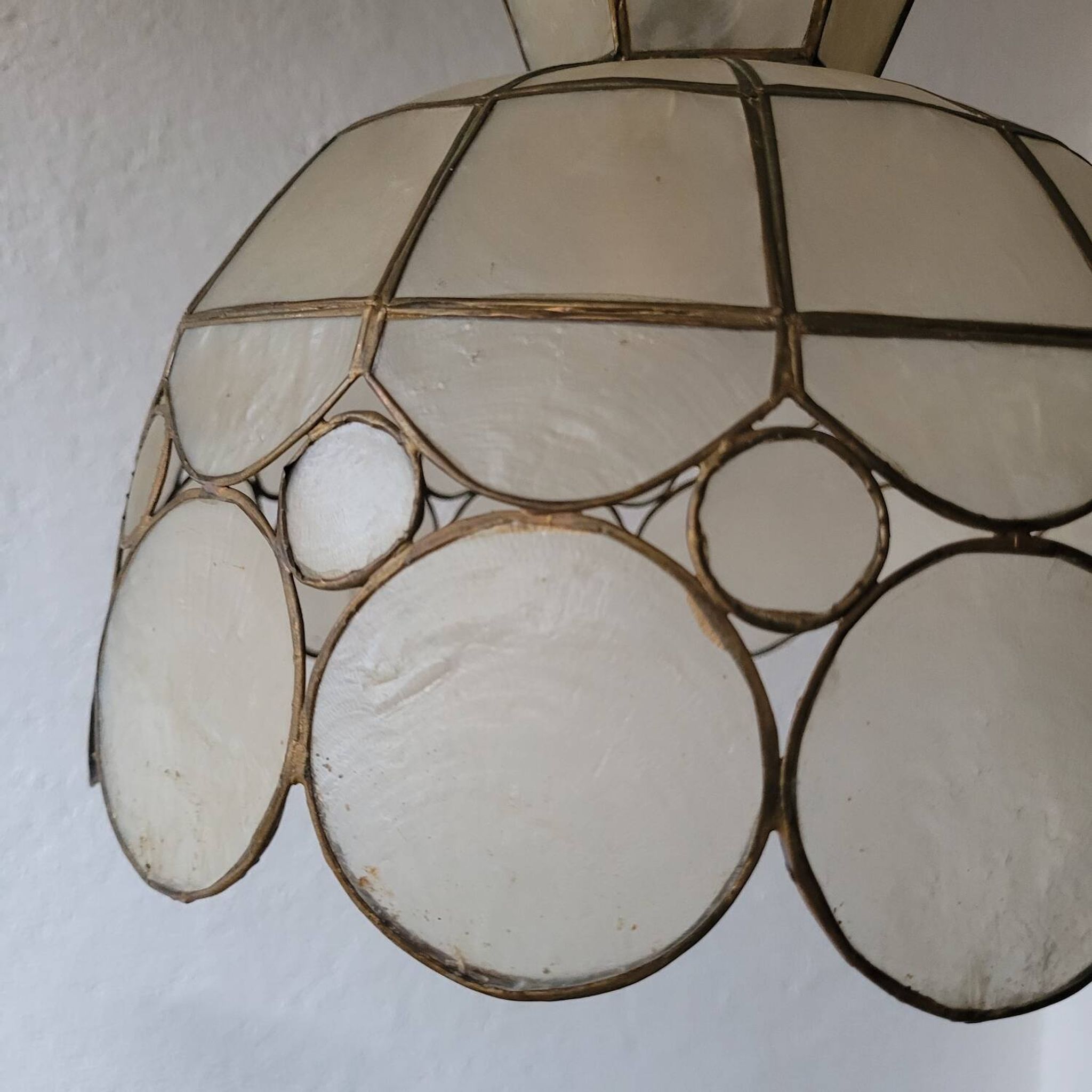 Suspension Corolle en Nacre Capiz & Laiton - Vintage 1970