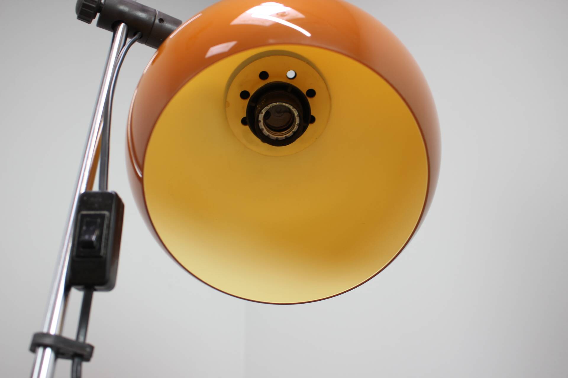Adjustable double floor lamp in "Space Age" style, Hungarian from the 1970s, in orange and chrome brown.