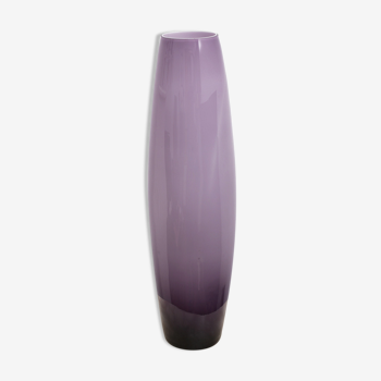 Vase lavender inside milk glass