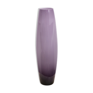 Vase lavender inside milk glass