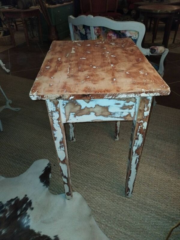 Petite table ancienne shabby chic