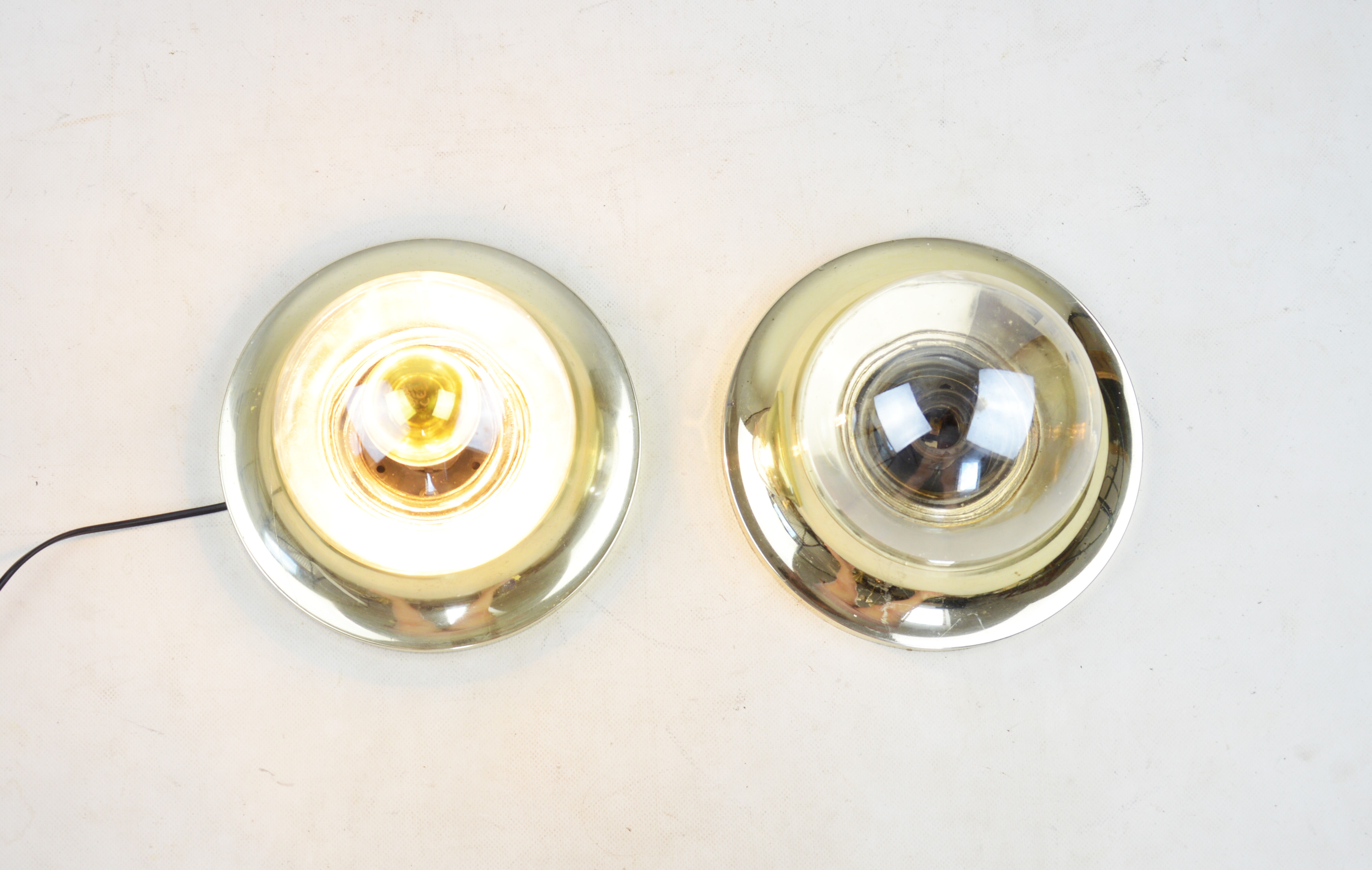 Pair of ceiling lamps