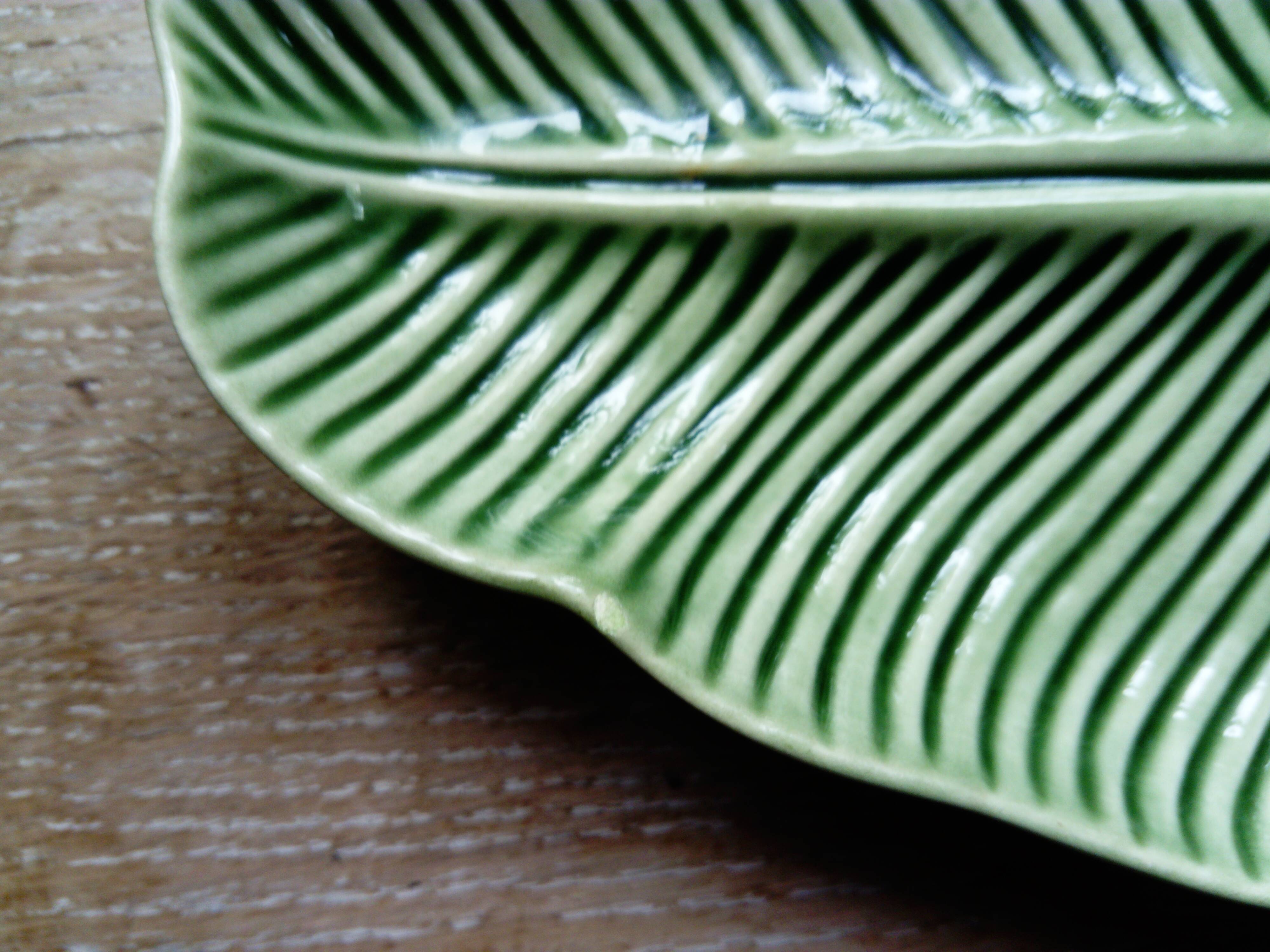 Slip dish in the shape of a palm leaf