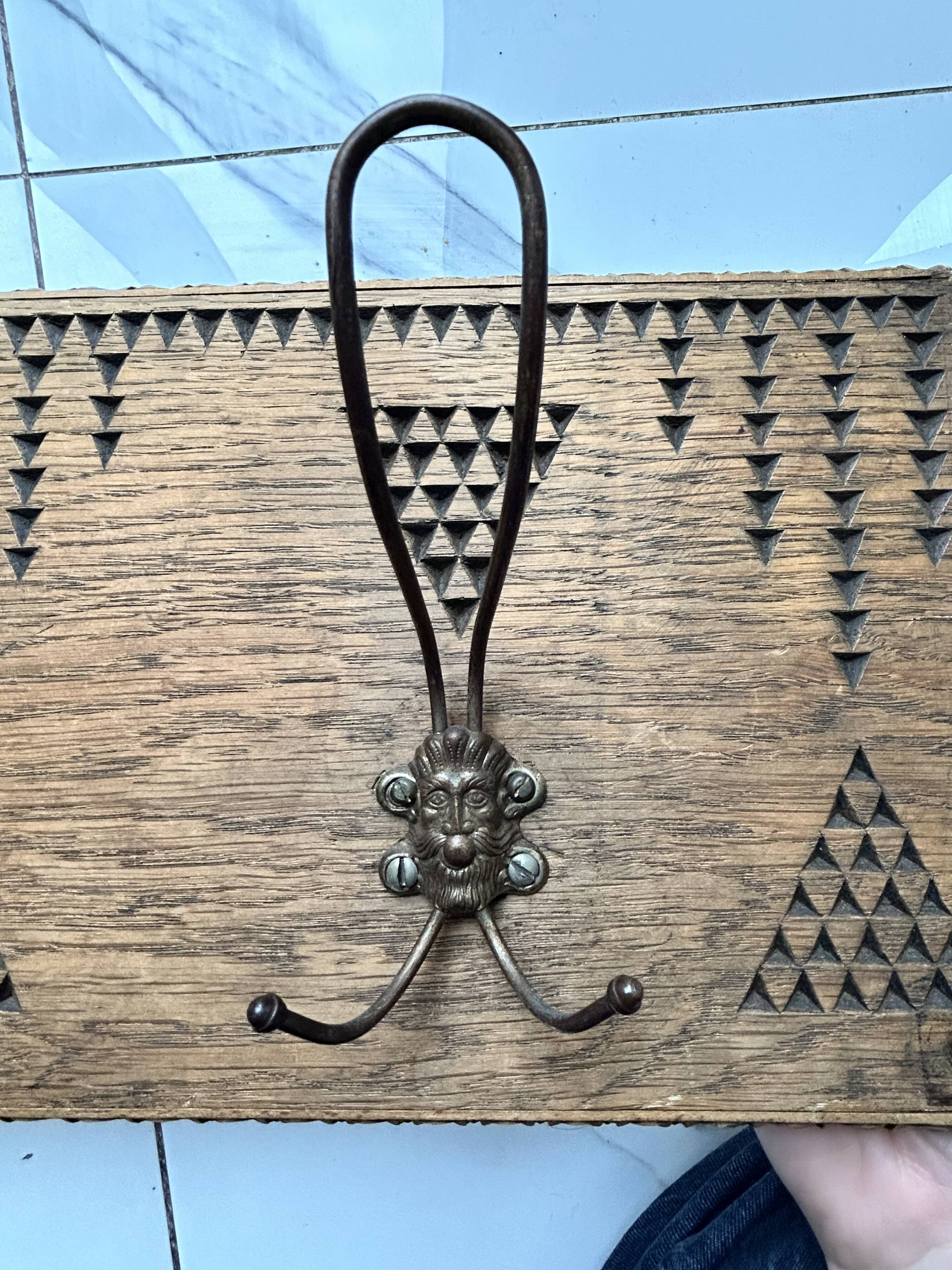 Berber coat rack made of solid wood