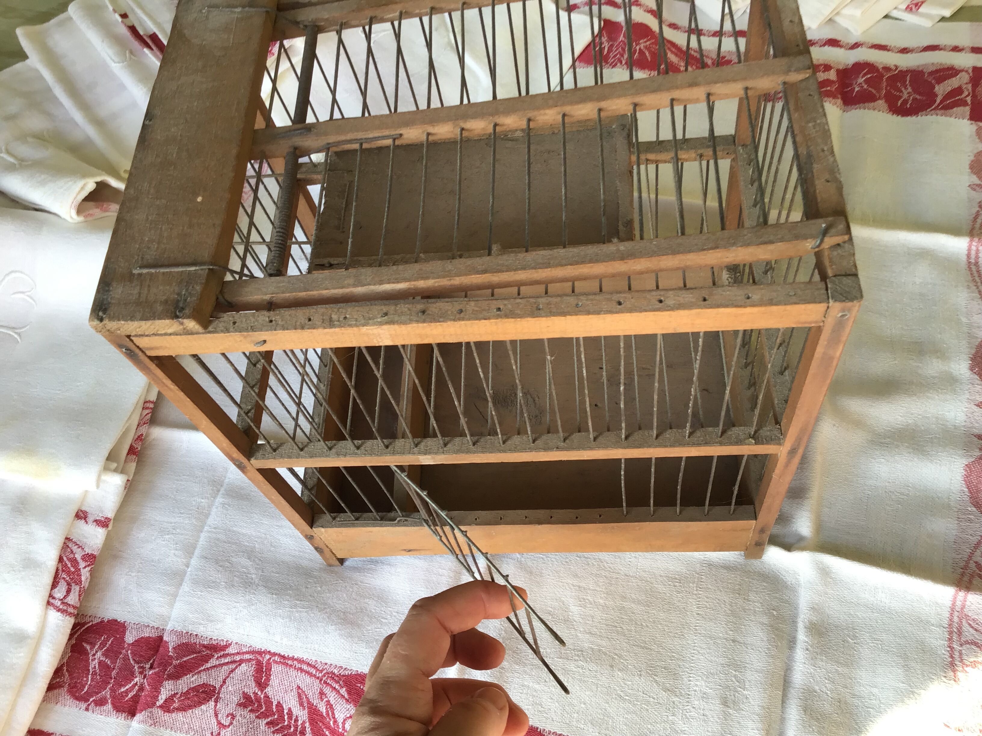 Cage à oiseaux en bois et fer