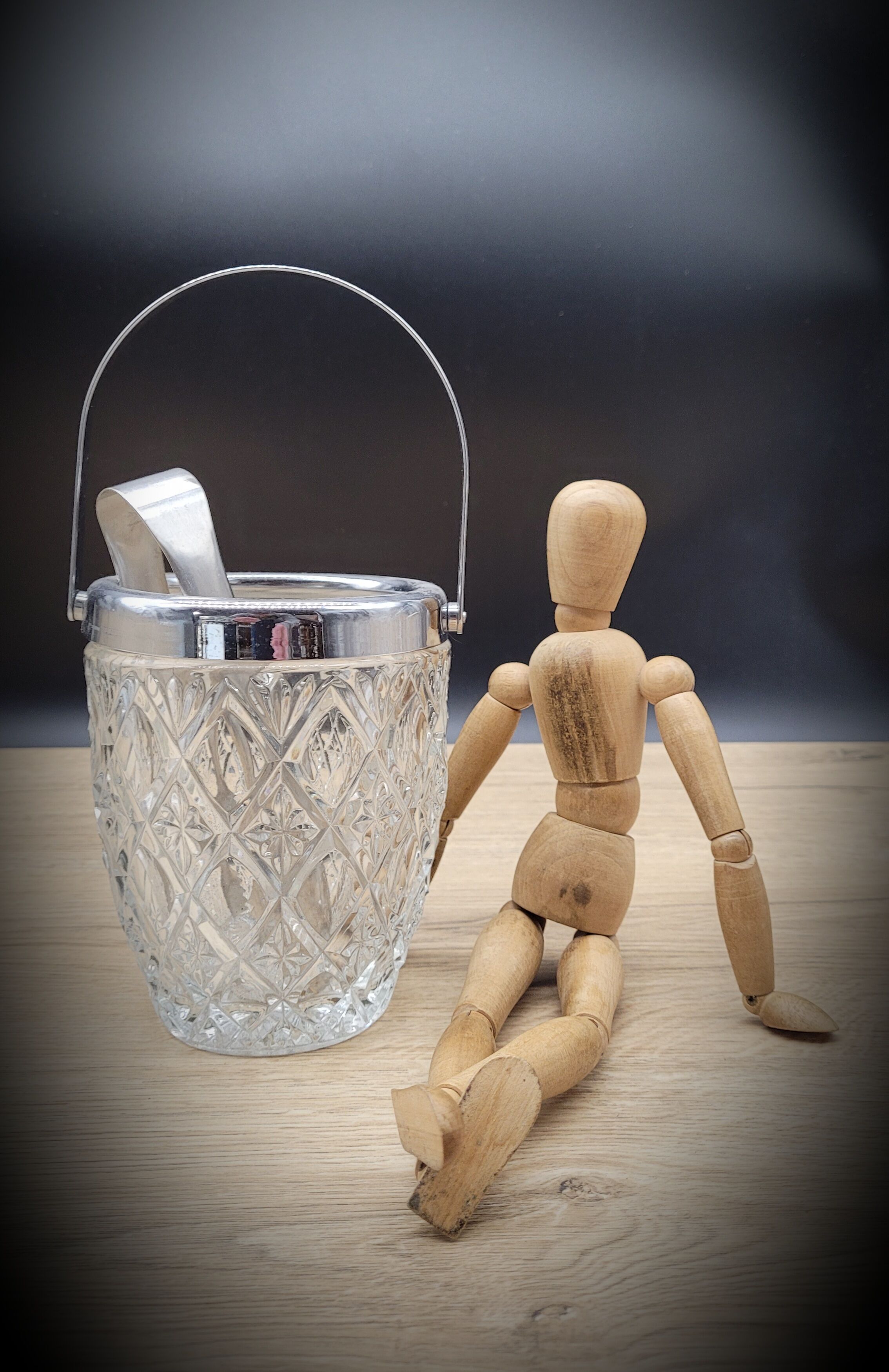 Ice bucket chiseled glass