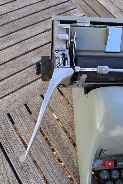 Hispano olivetti typewriter