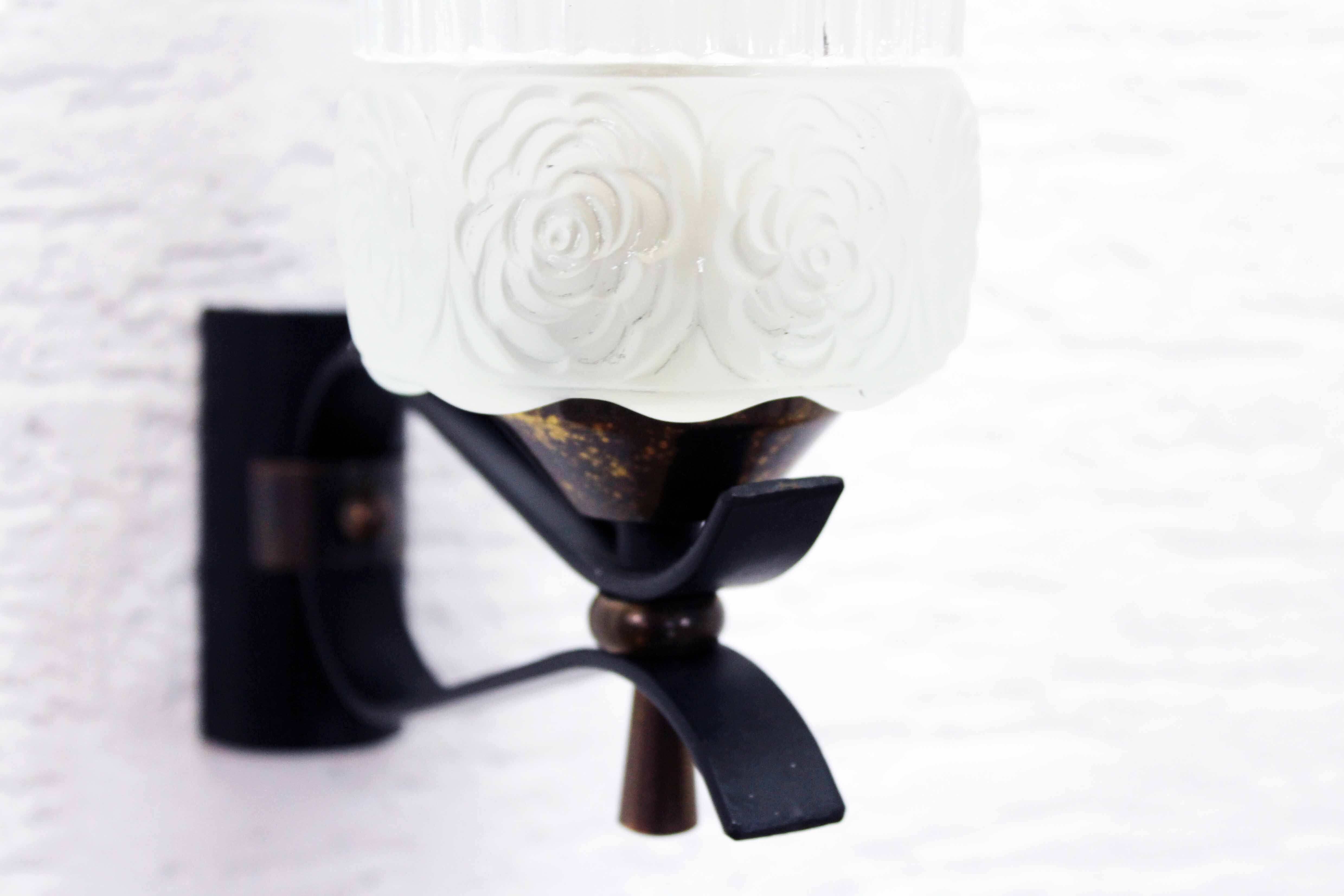 Art nouveau wall lamp