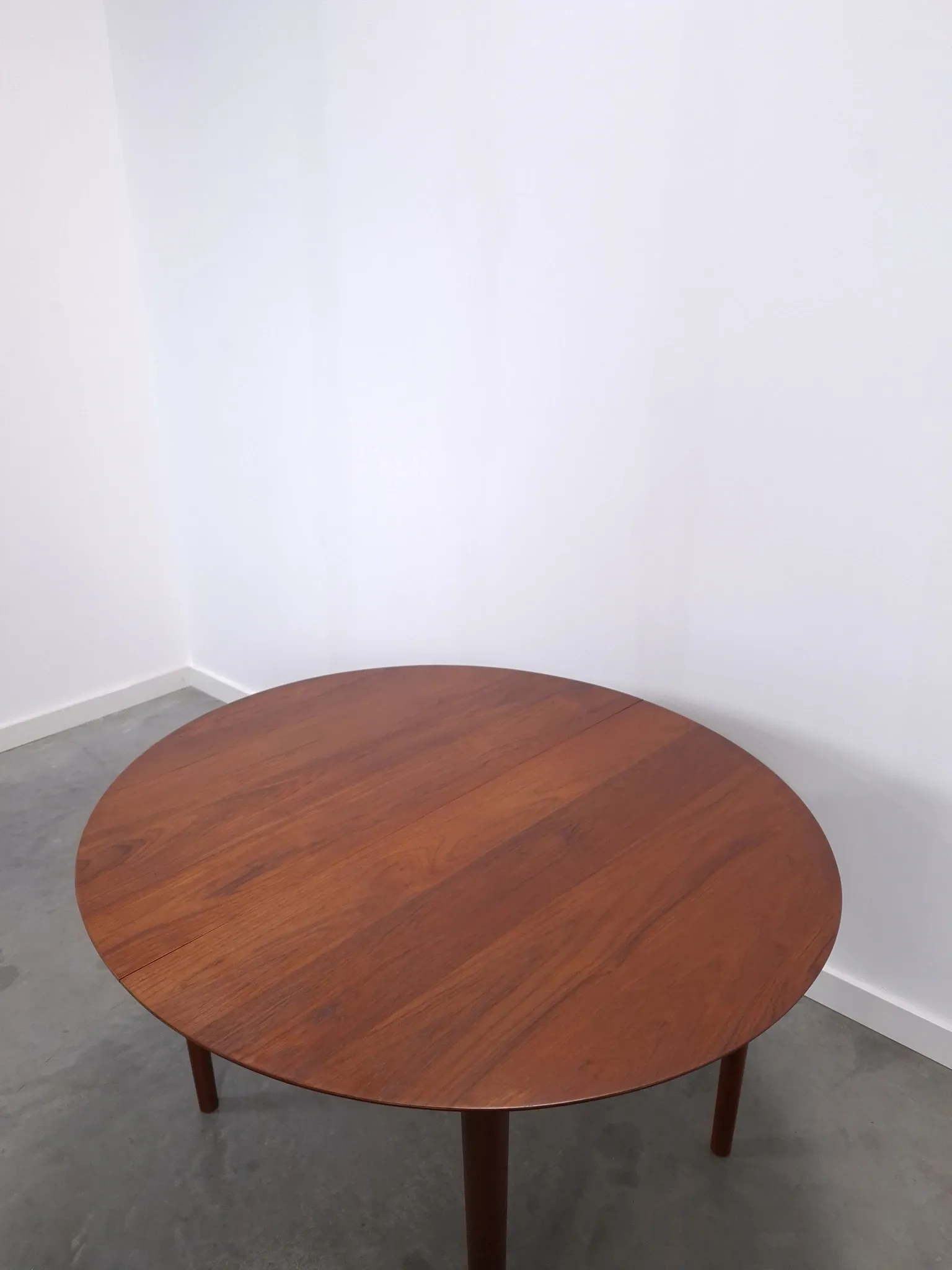 Vintage Danish Søborg Møbelfabrik extendable oval round dining table teak