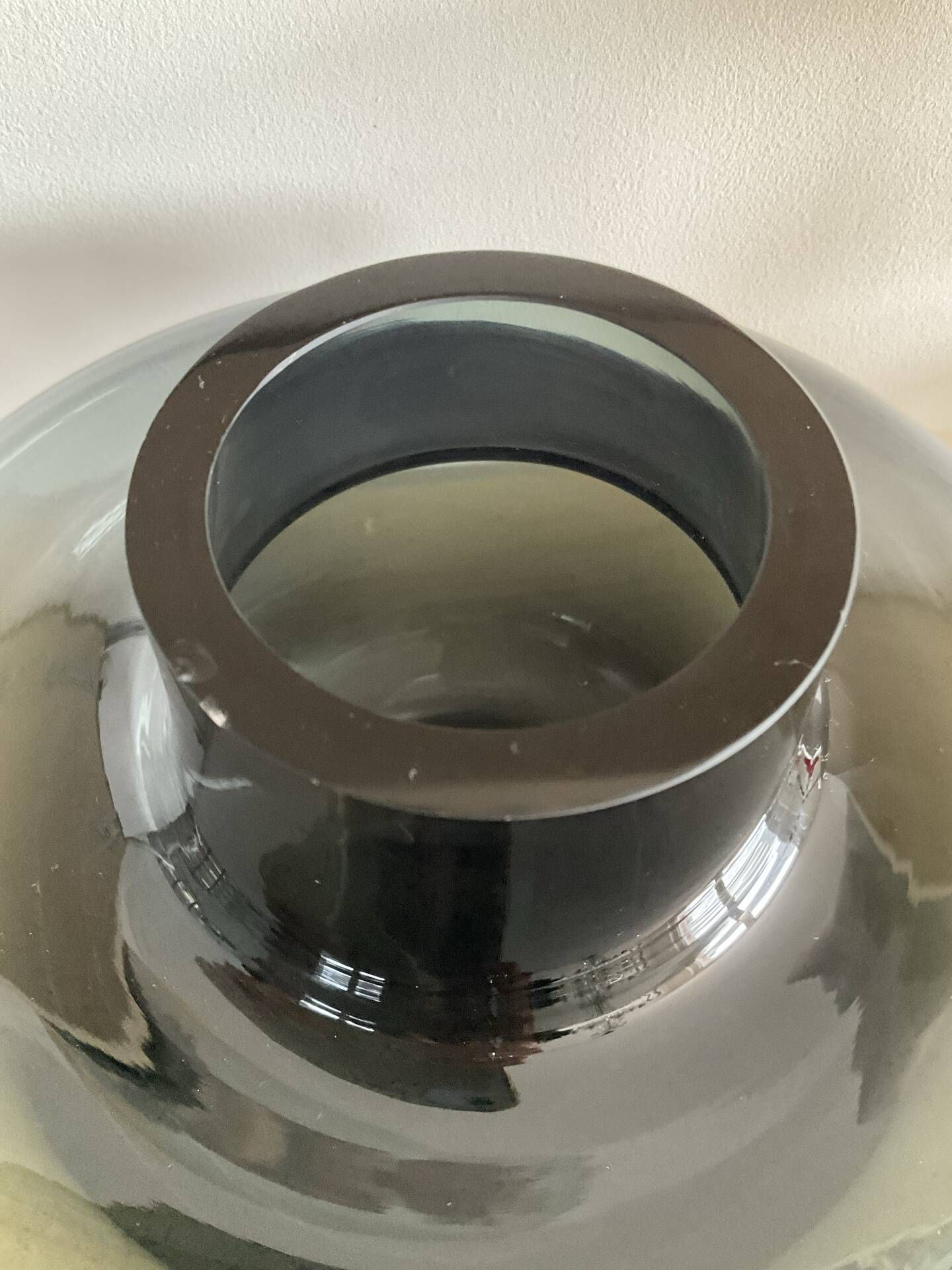 Mushroom-shaped vase in smoked glass