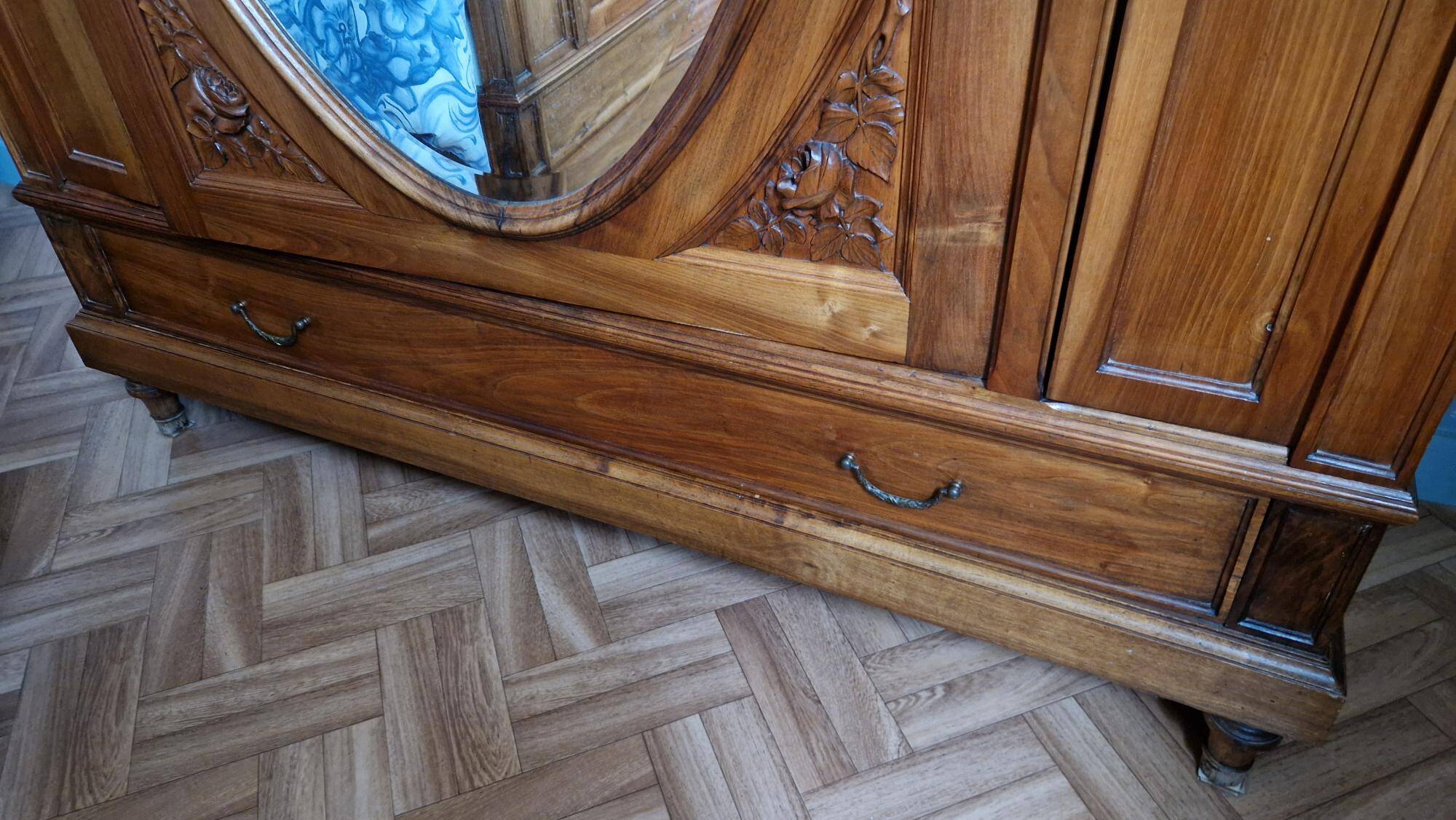 Antique 3-door wardrobe with mirror