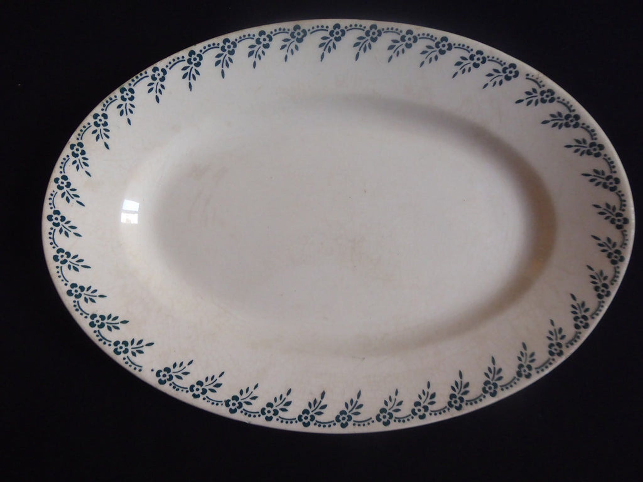 Plat ovale en Terre de Fer Choisy le Roi Hautin Boulenger