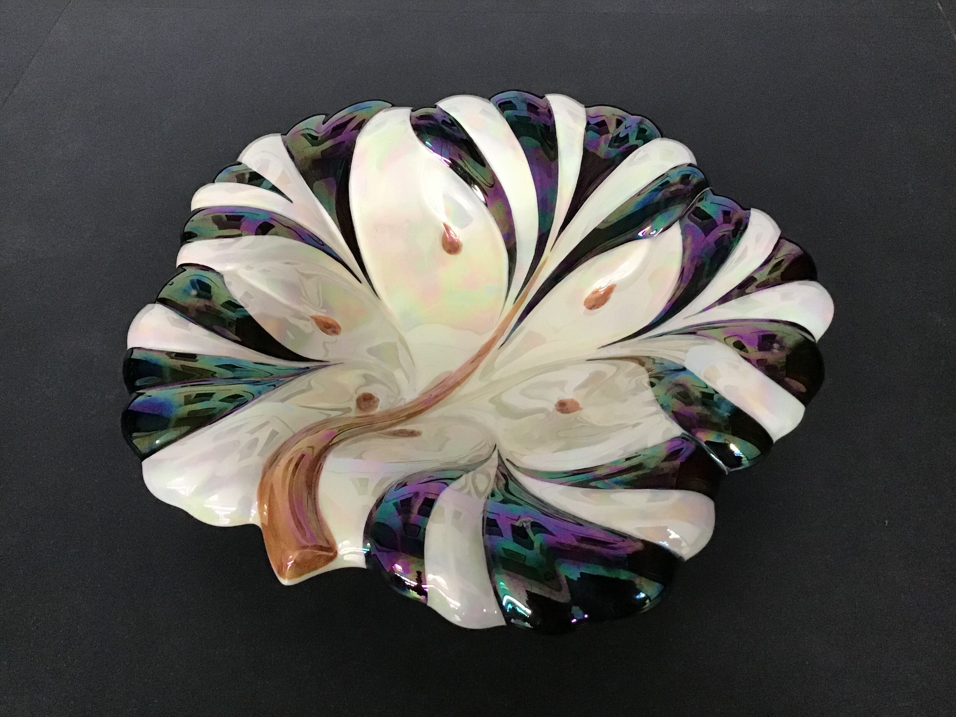 Verceram iridescent ceramic leaf cutter