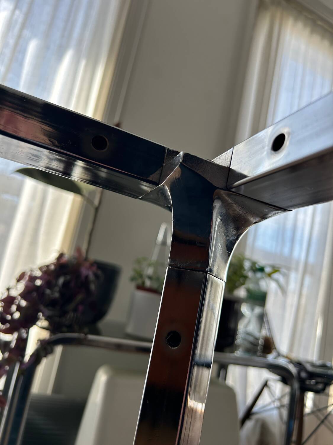 Table à manger chromée design et production par Fratelli Orsenigo