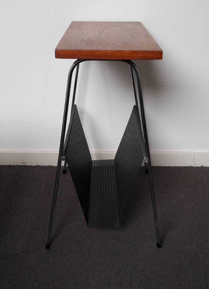Porte-revue avec tablette d'appoint en teck par Cees Braakman