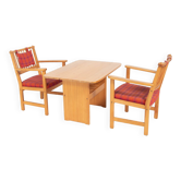Fauteuils Yngve Ekstrom 'Furubo' avec une table produits par Swedese, années 1970