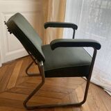 Ancien fauteuil de barbier en similicuir vert et métal argenté
