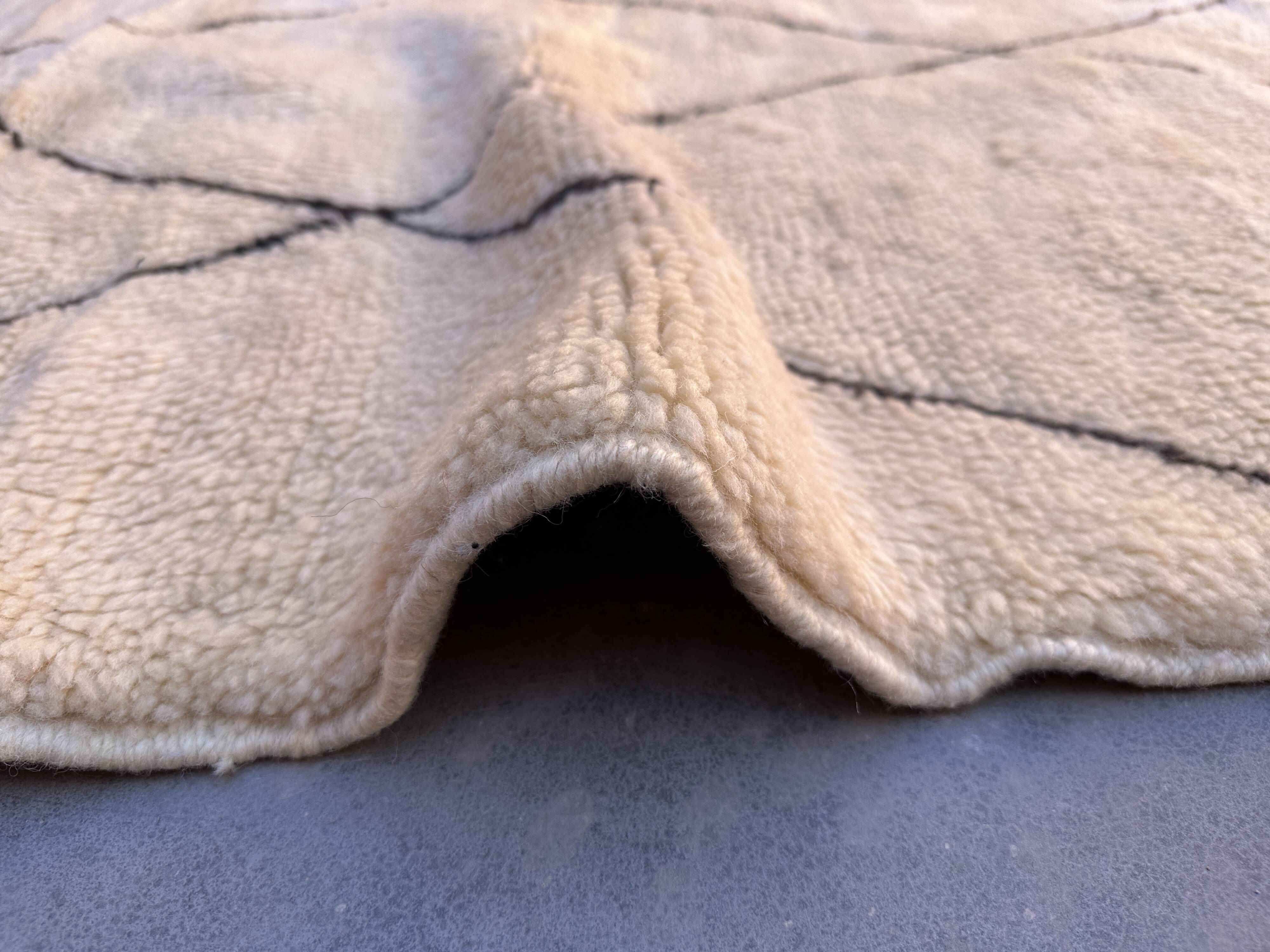 Moroccan rug Beni M'Rirt white - 26 x 304 cm