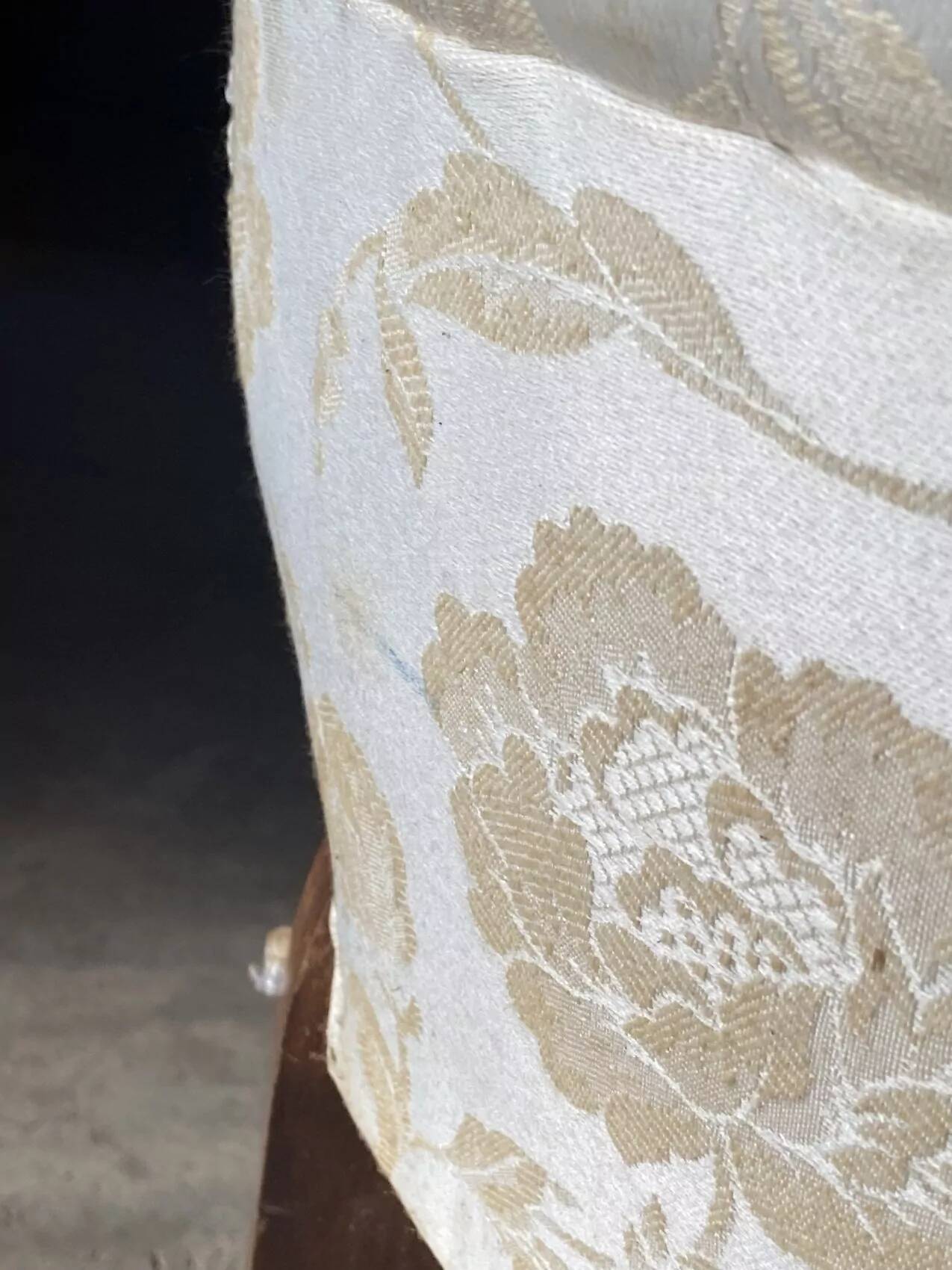Petit siège de coiffeuse – Fauteuil vintage années 50 Chintz ivoire