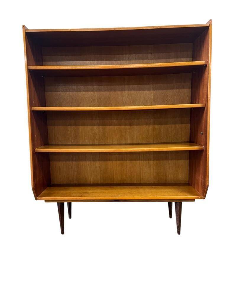 Vintage cabinet / bookcase / shelf