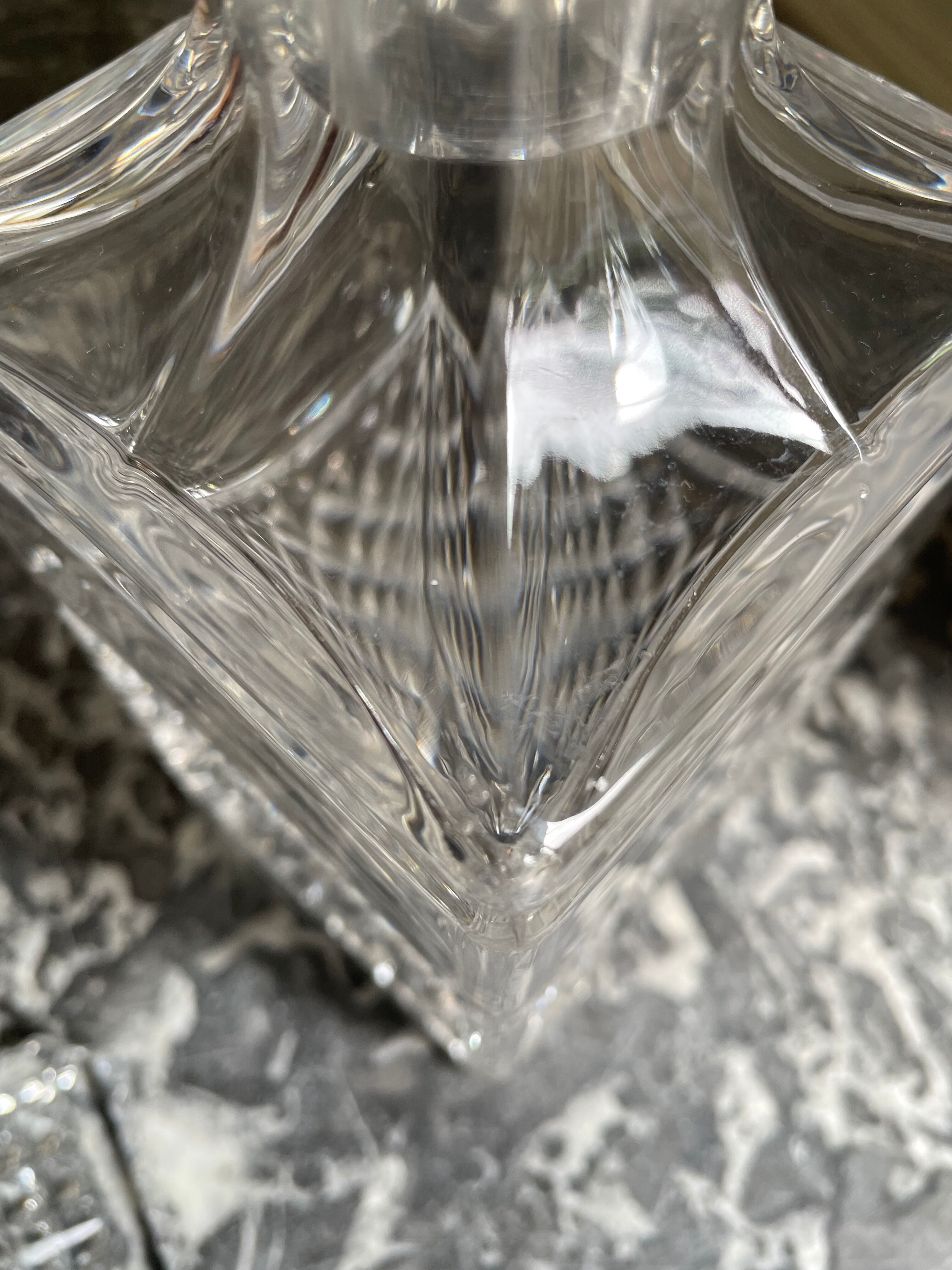 Vintage crystal decanter diamond tip