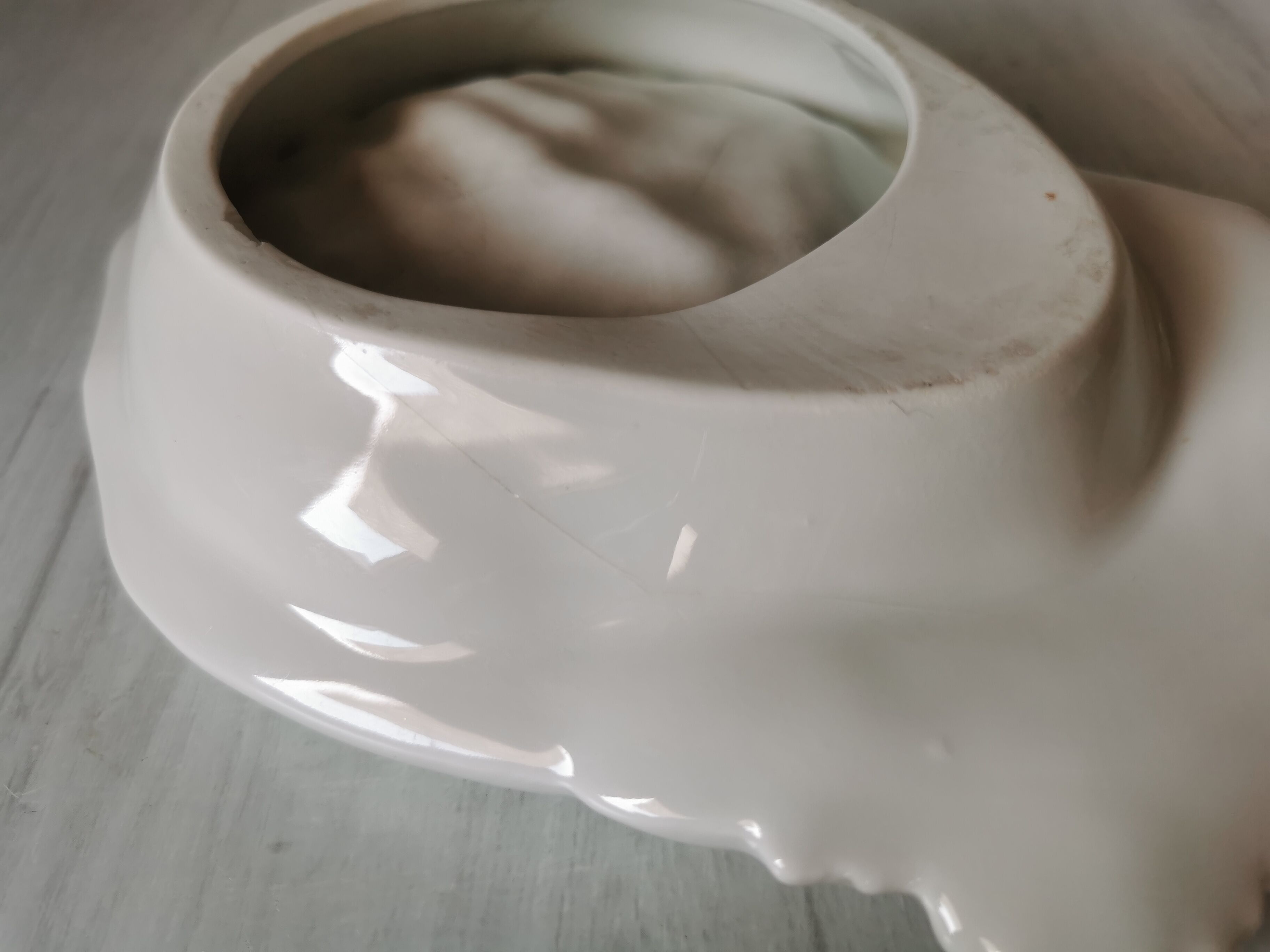 Empty pocket hands porcelain