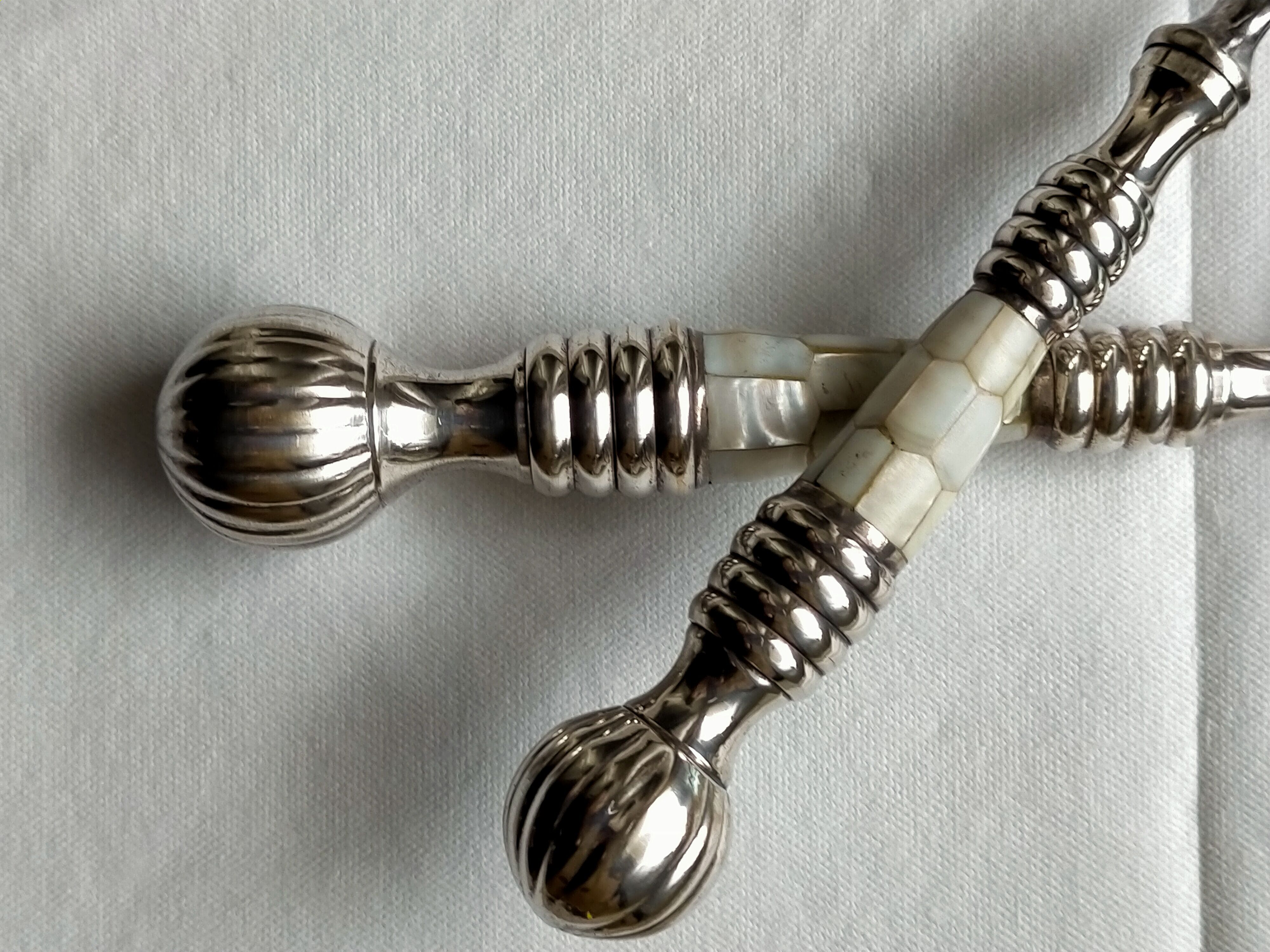 Magnifying glass set and letter opens in silver metal and mother-of-pearl