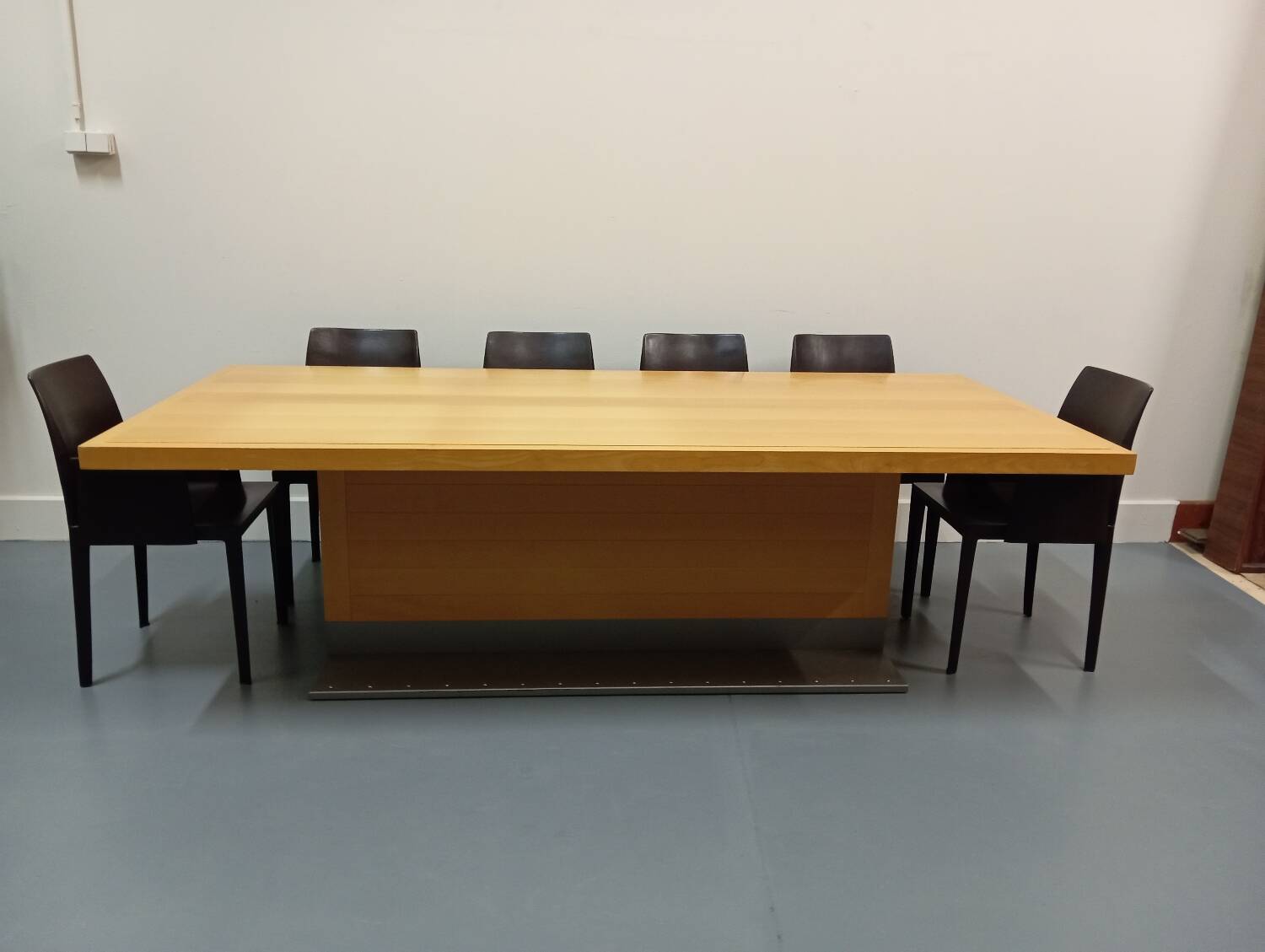 Large Chi Wing Lo designer table for Giorgetti Italy