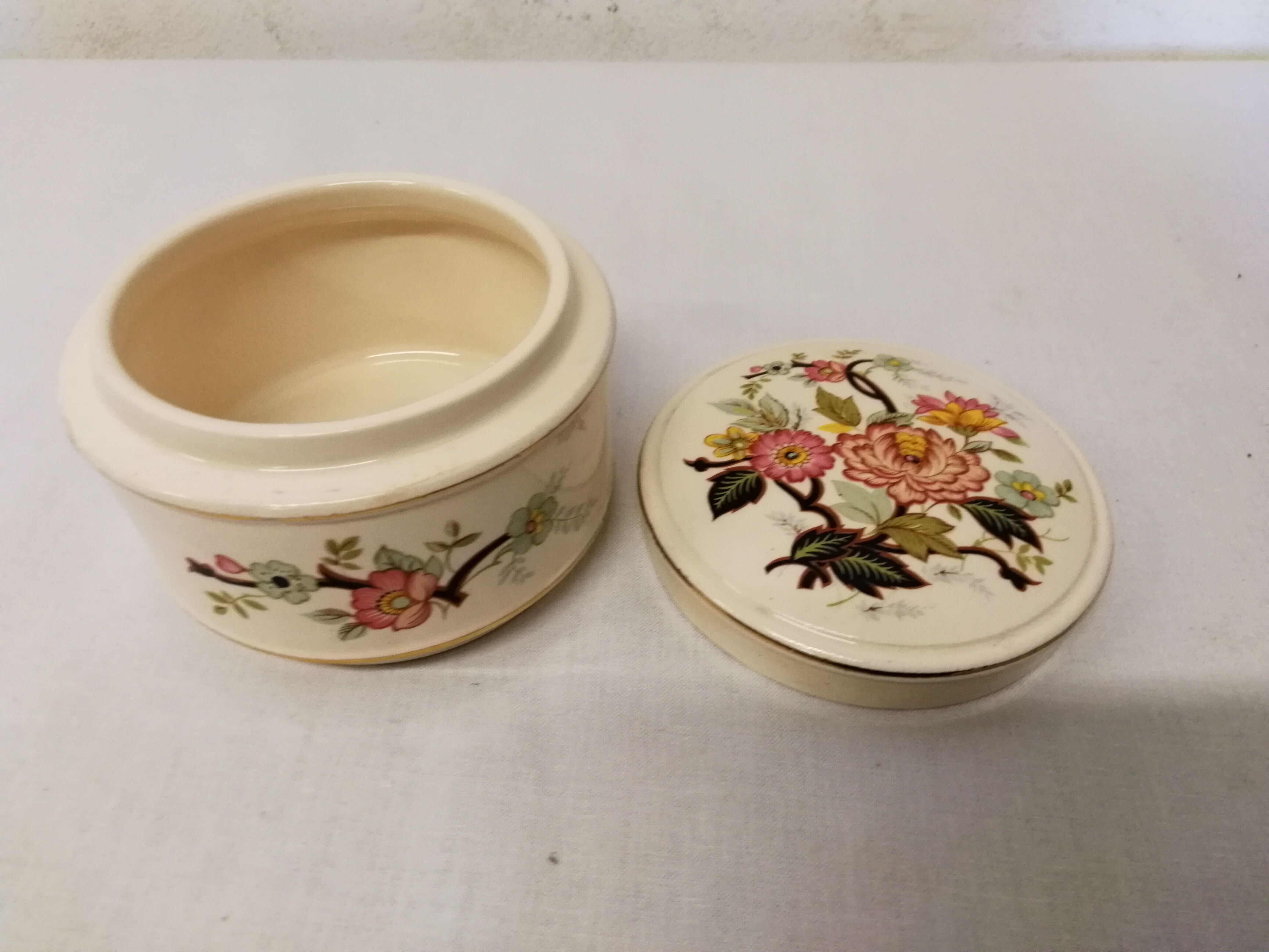 Box / Candy Box Sadler England