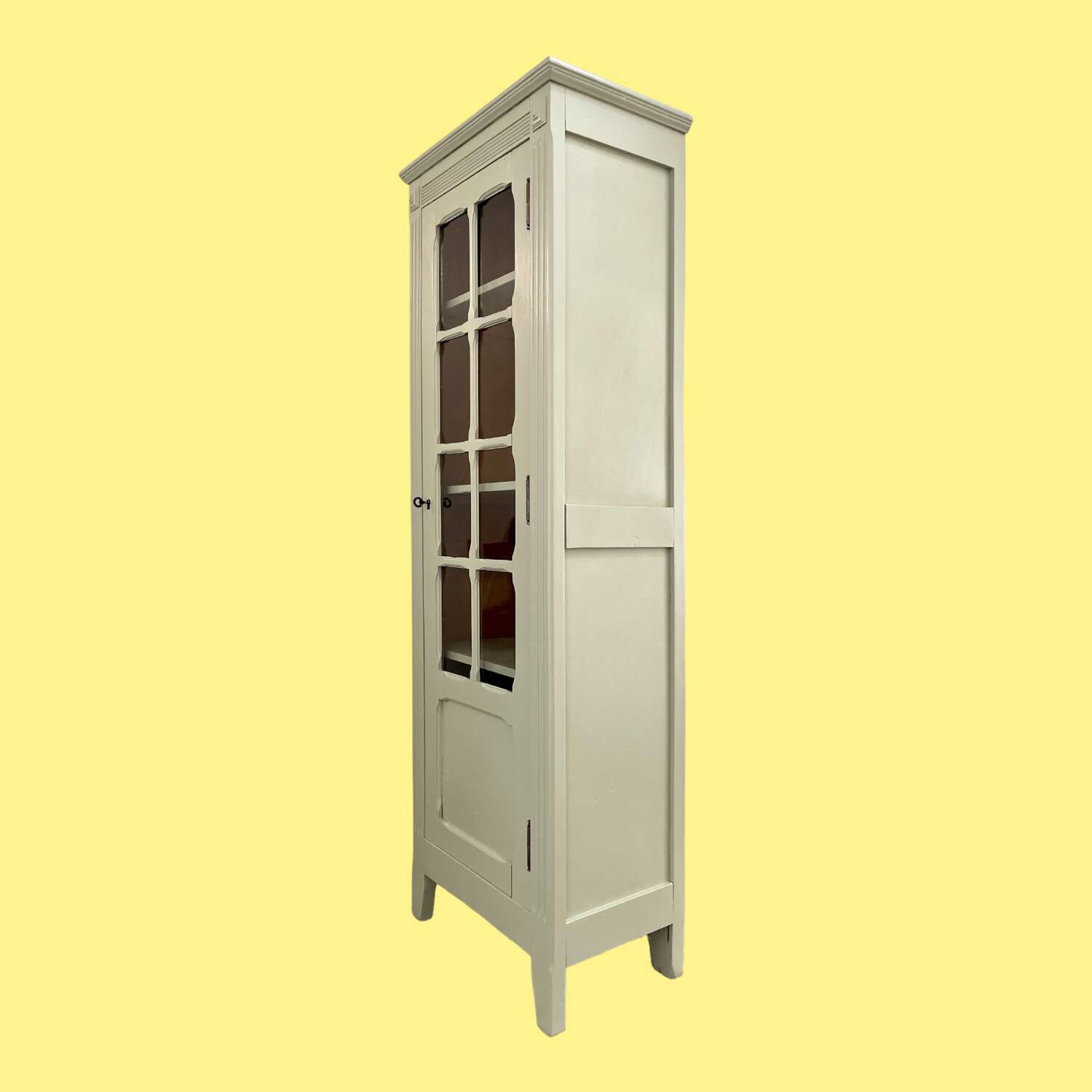 Vitrine, armoire parisienne revisitée