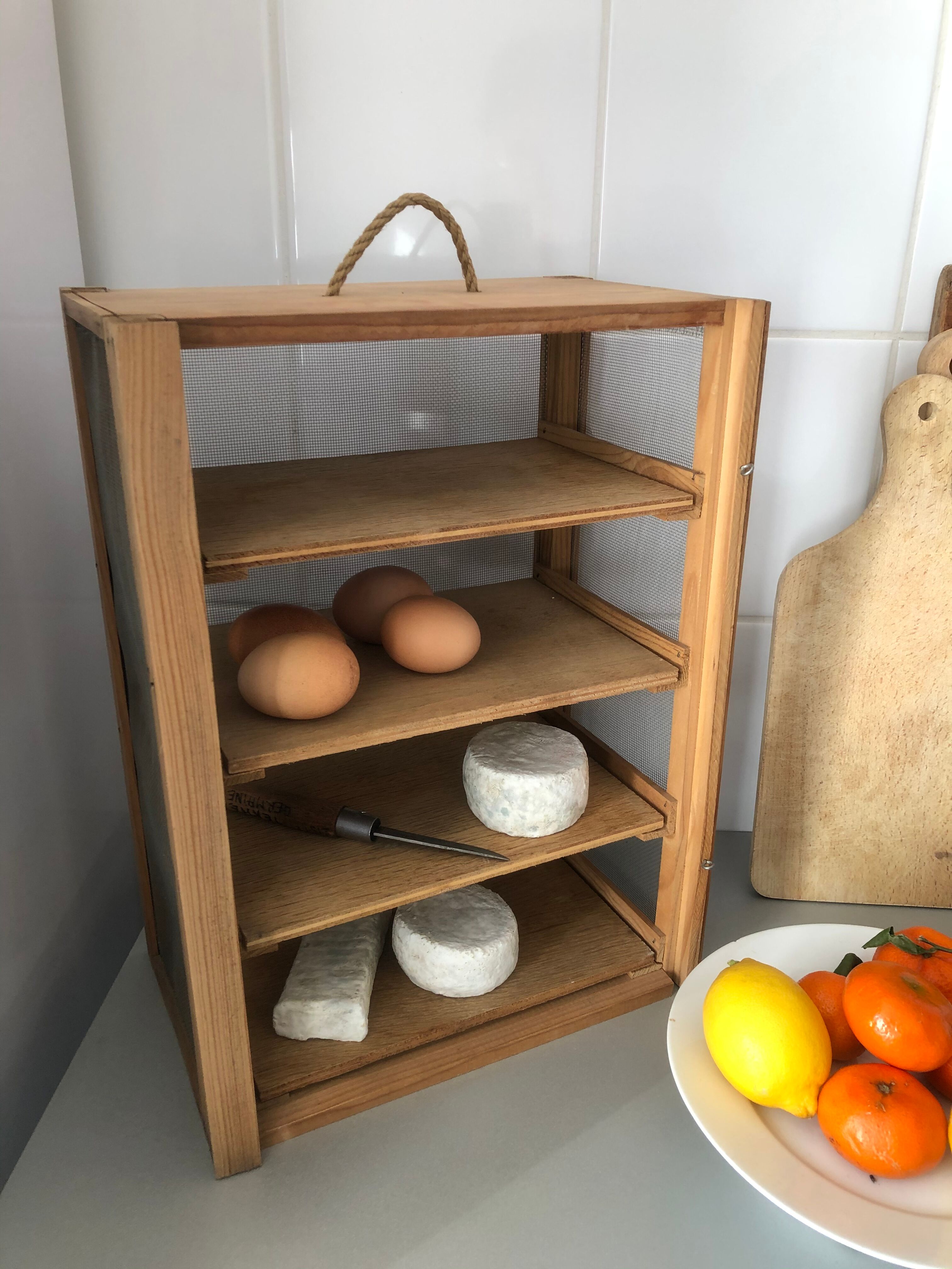 Old wood eating wareat