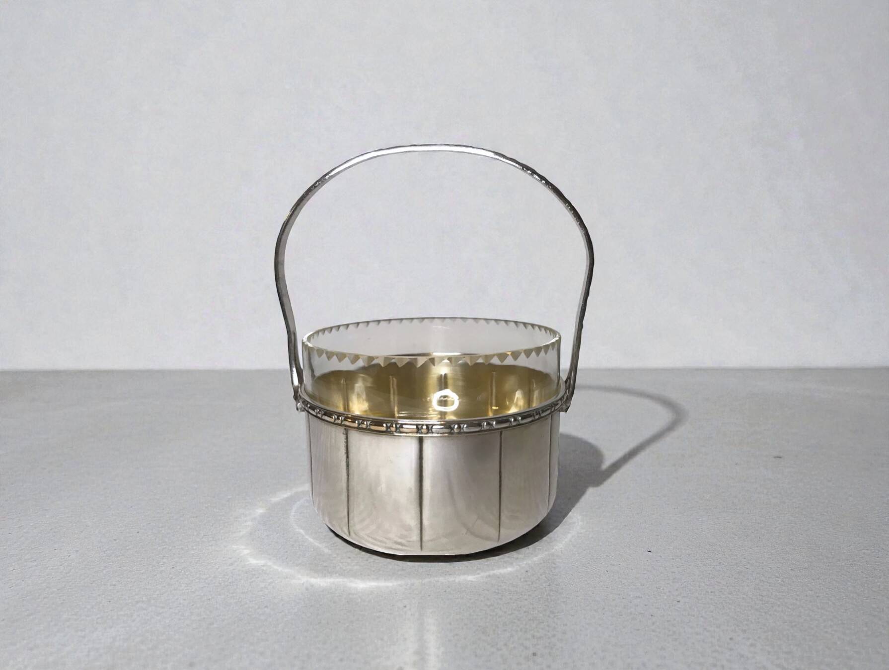 Art Deco, small silver-plated pocket basket with hallmarks from around 1930.