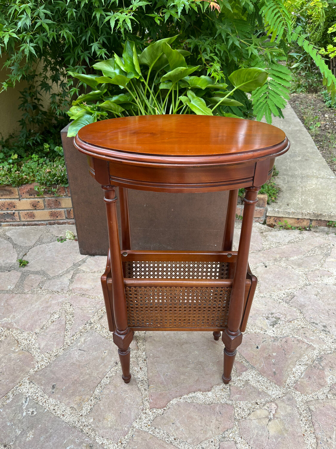 Oval cherry pedestal table