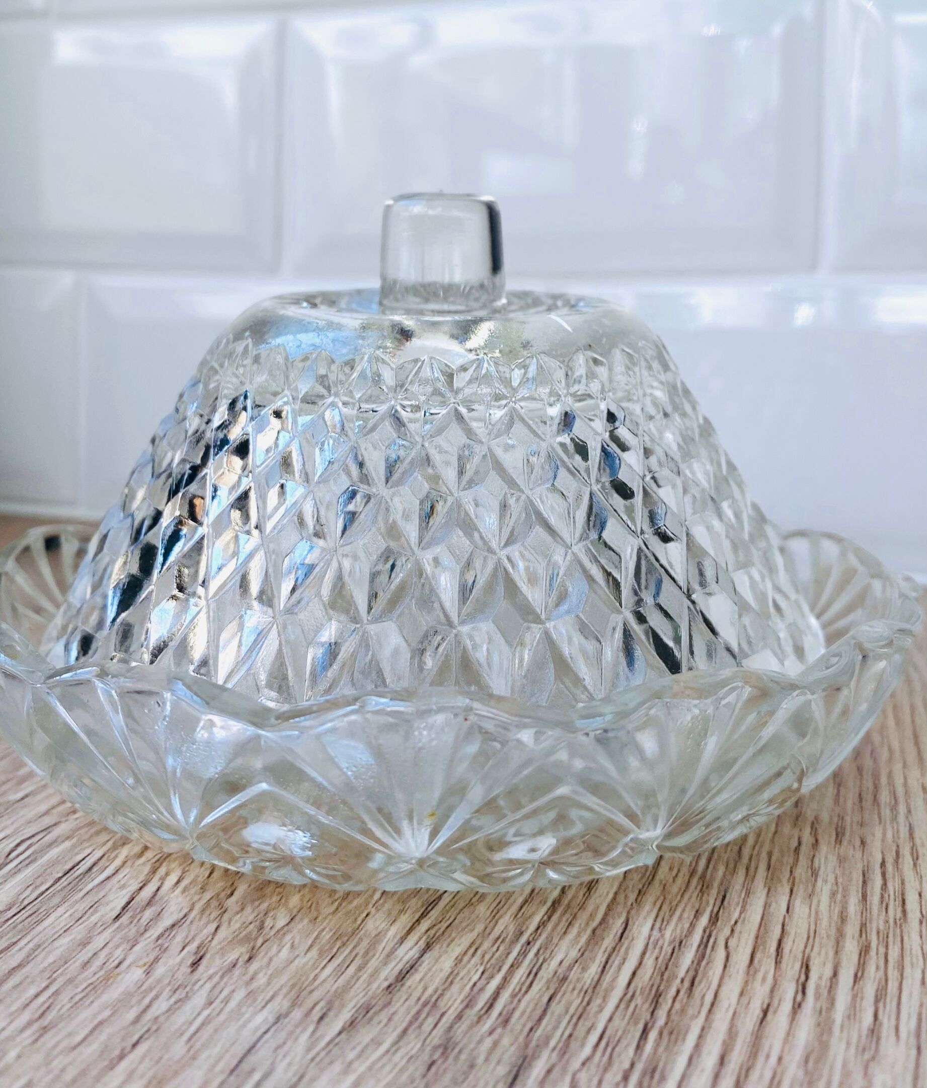 Chiseled glass butter tray