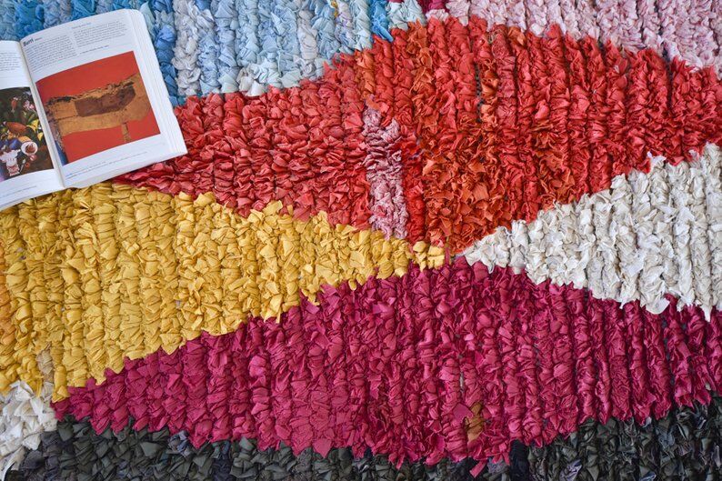 Carpet Moroccan vintage. 90 x 305