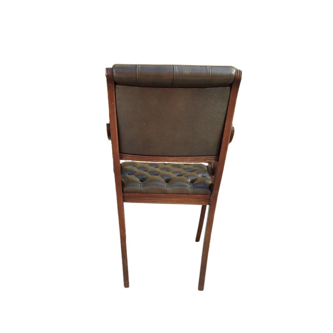 Set of 8 high-quality iconic green leather chesterfield dining chairs