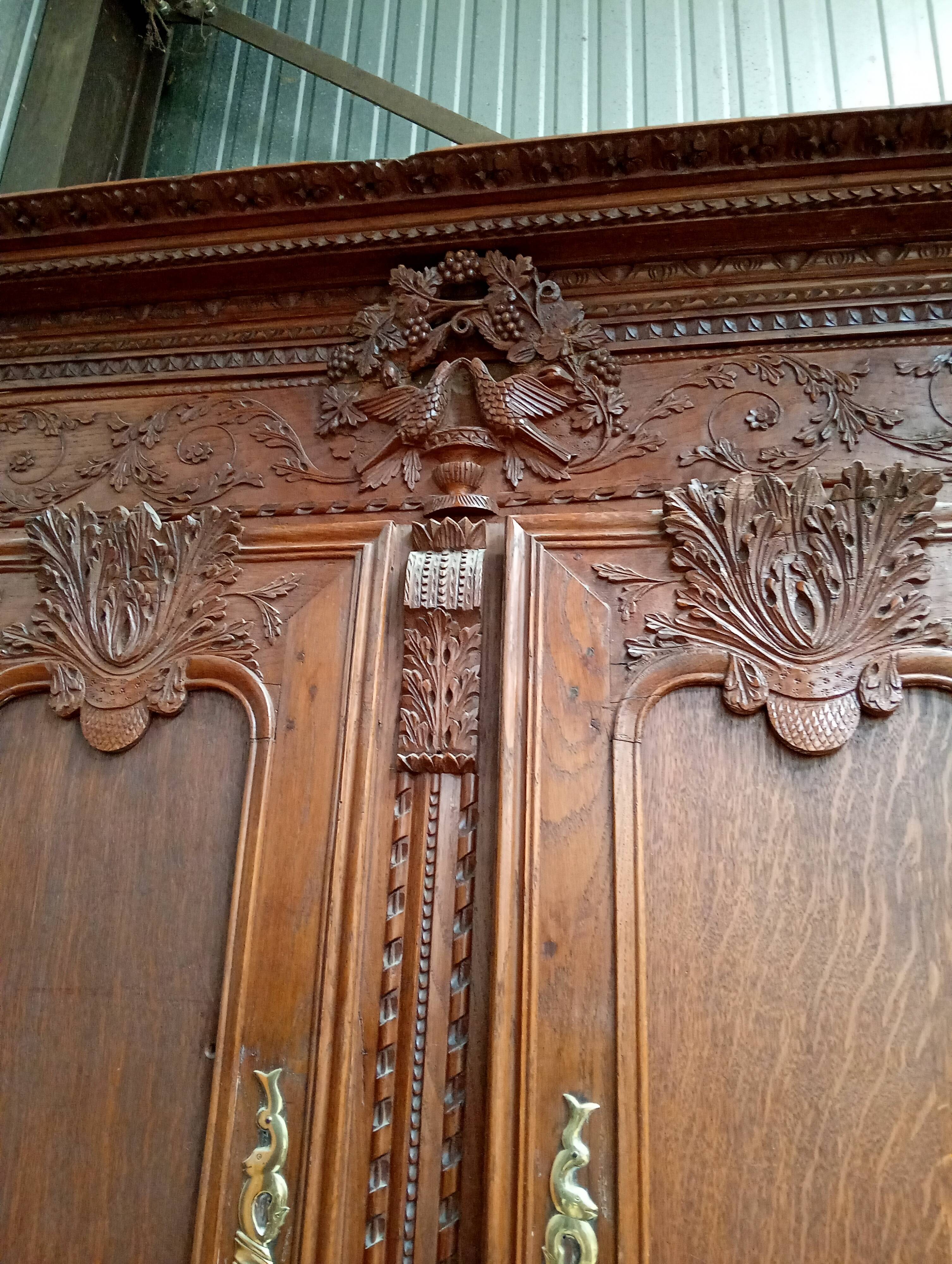 Grande armoire Normande sculptée – époque Louis XV - XVIIIe siècle