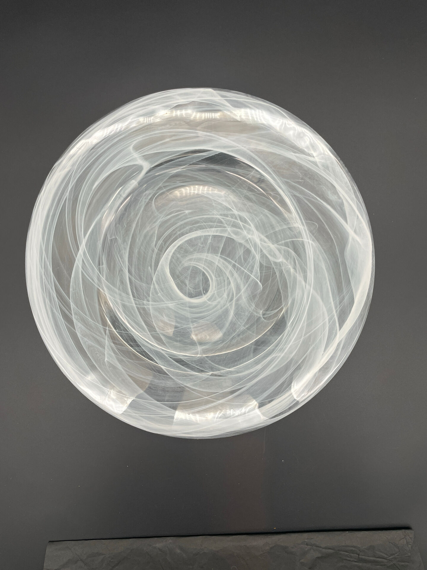 Large glass plate "Smoke Swirls" – white decor, Ø 35 cm