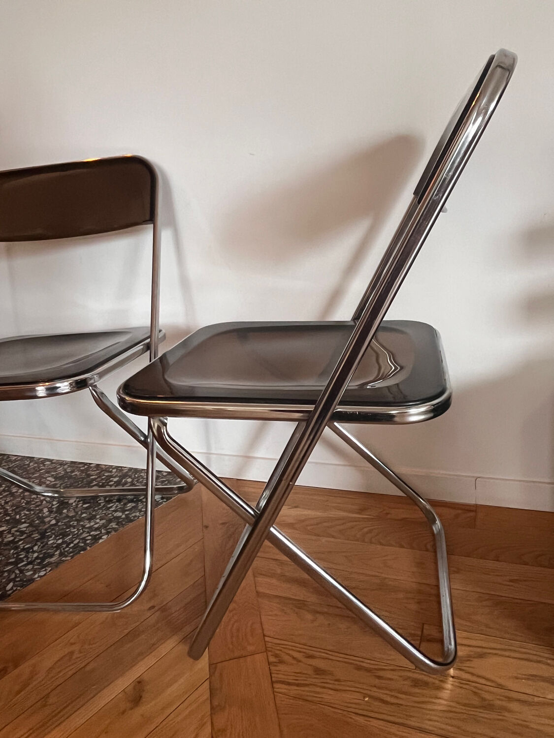 Set of 2 smoked Plexiglas chairs