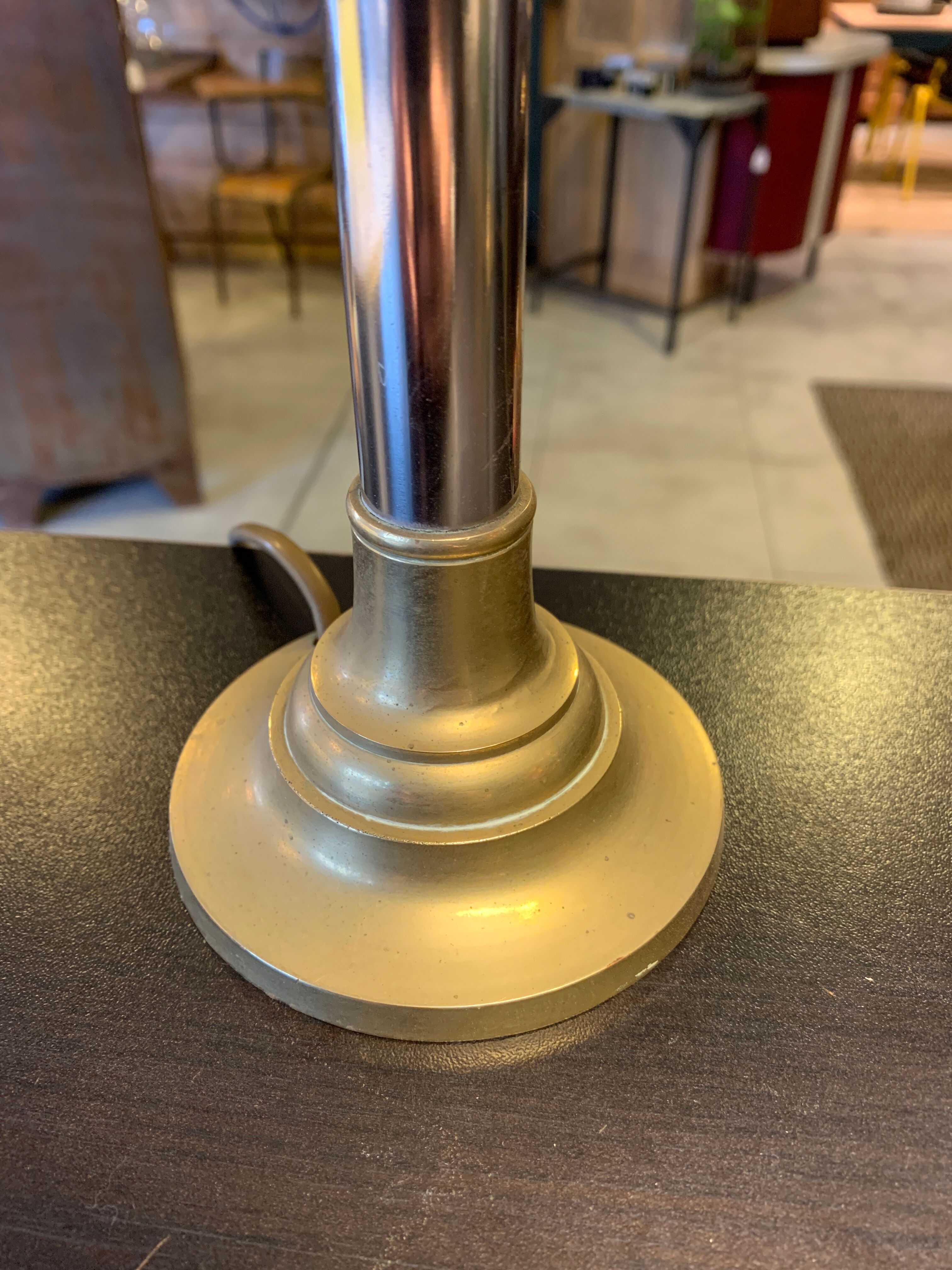 Paire de lampes anciennes en bronze et acier