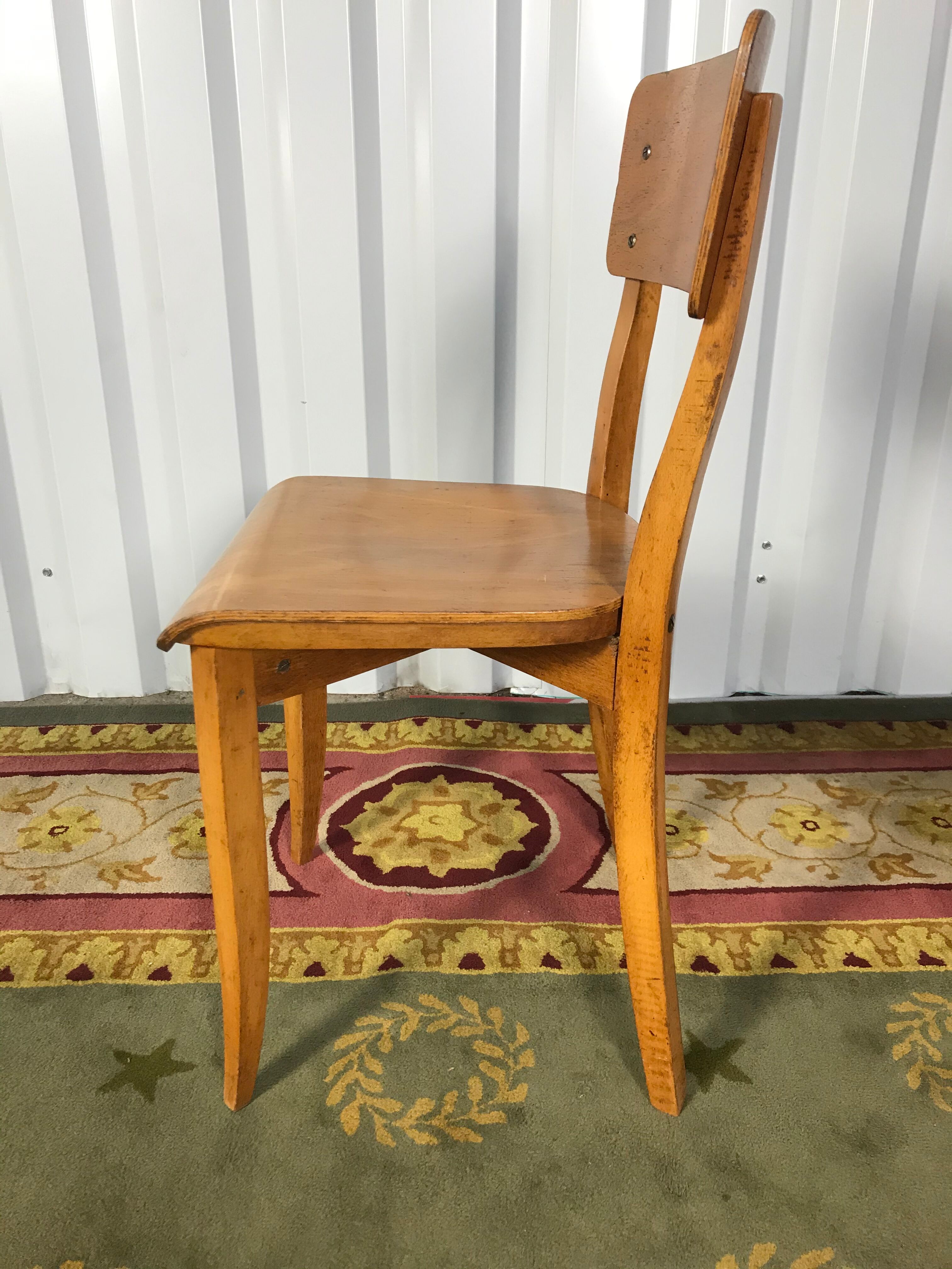 Suite de 12 chaises bistrot année 1950