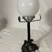 Lampe art nouveau art déco en fer forgé globe blanc