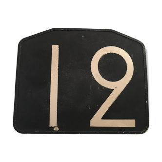 Plaque ancienne de ligne de bus en bakélite n° 12