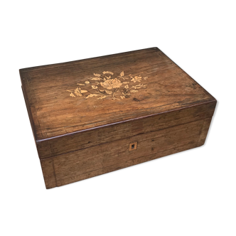 Former jewelry box drawings flowers branding in wood