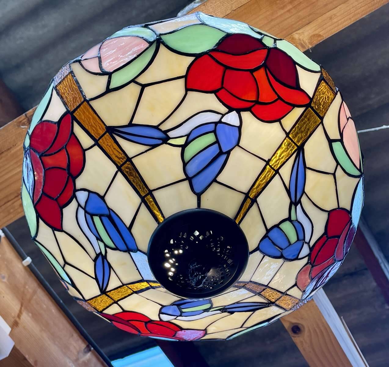 Tiffany-style glass pendant light