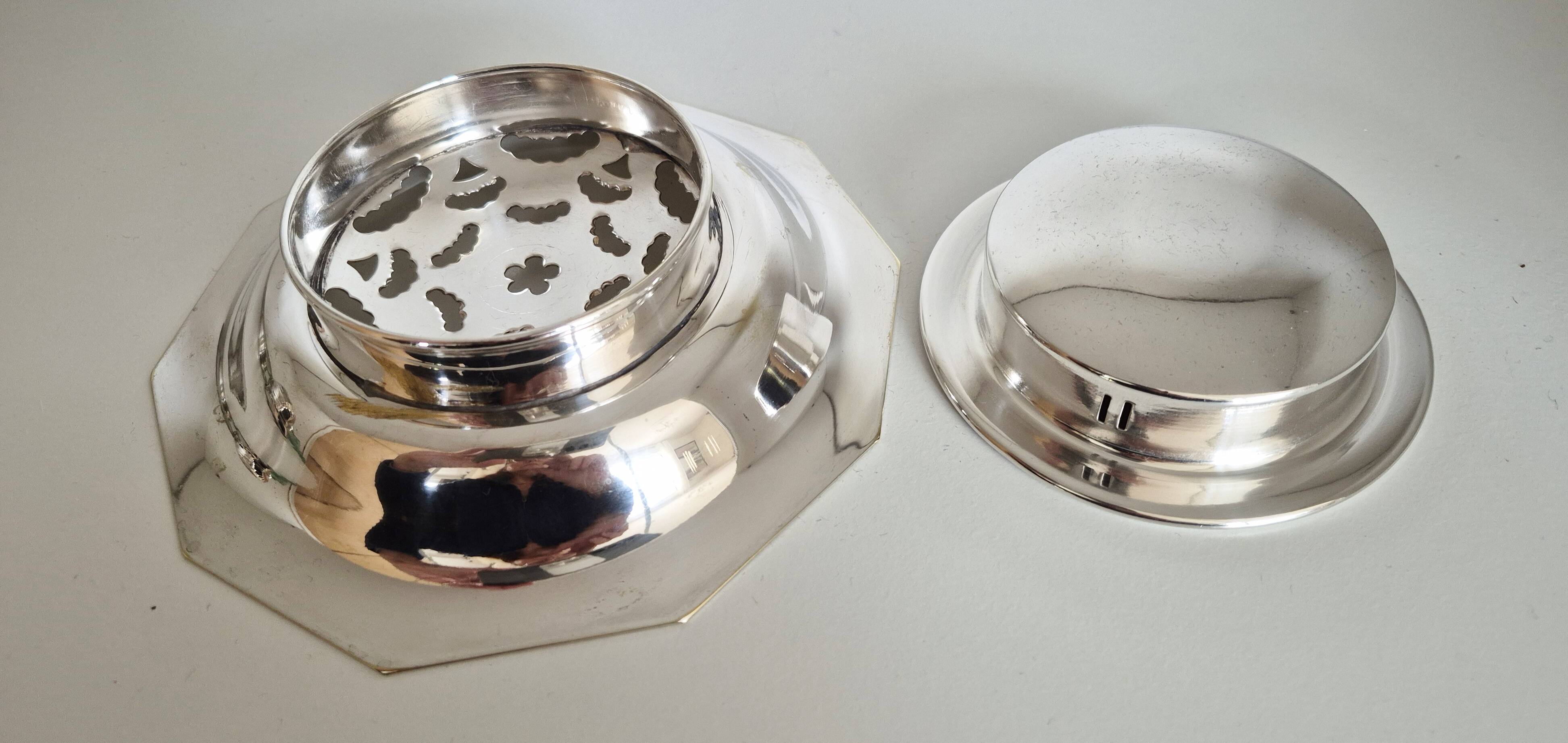 Antique butter dish in the Coquillor style, made of silver-plated metal.