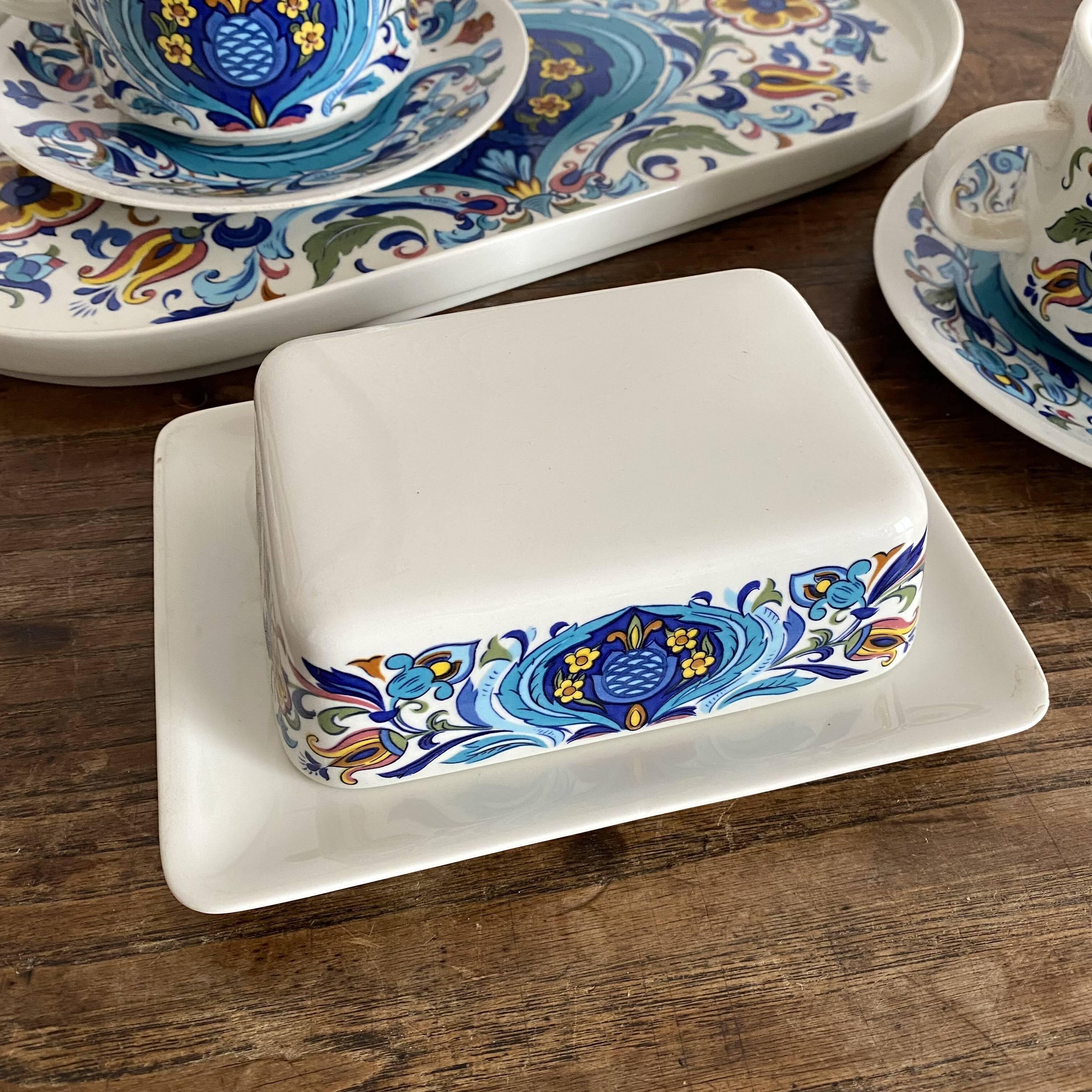 Villeroy and Boch Izmir model large cup breakfast set
