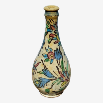Bouteille en céramique siliceuse Iznik Turquie à décor floral 19ème siècle