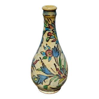 Bouteille en céramique siliceuse Iznik Turquie à décor floral 19ème siècle