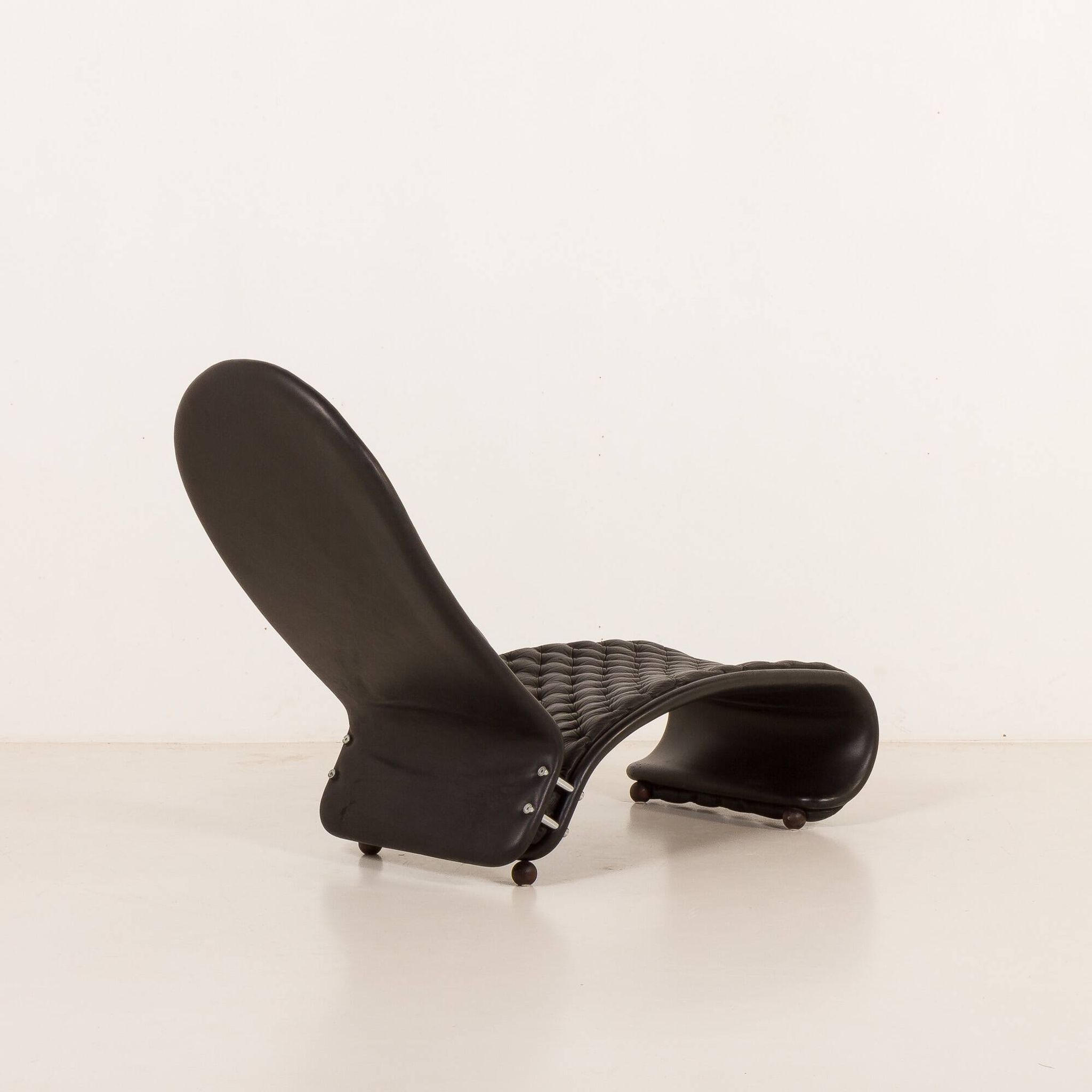 Verner Panton black leather chaise longue for Fritz Hansen, 1970s